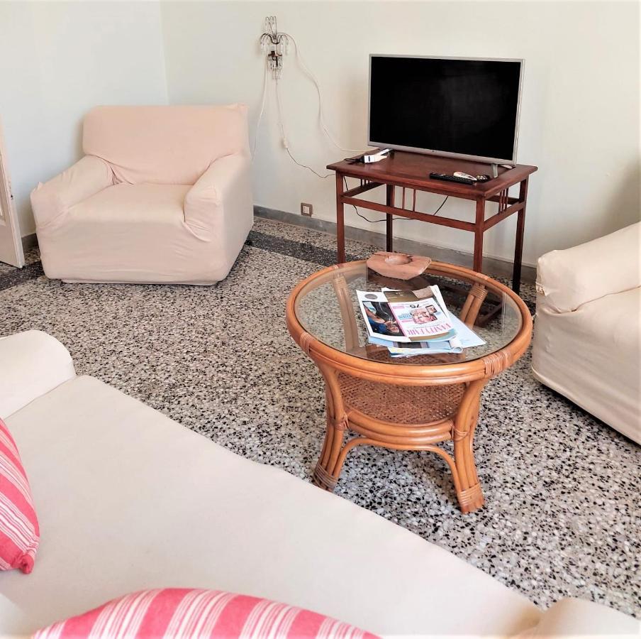 Villa Nel Salento - Ampie Camere E Giardino, Fino A 9 Persone Barbarano del Capo Bagian luar foto